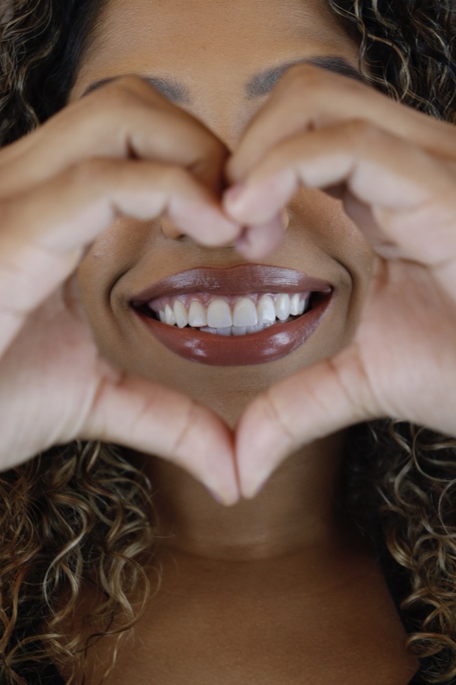 Paciente com sorriso transformado