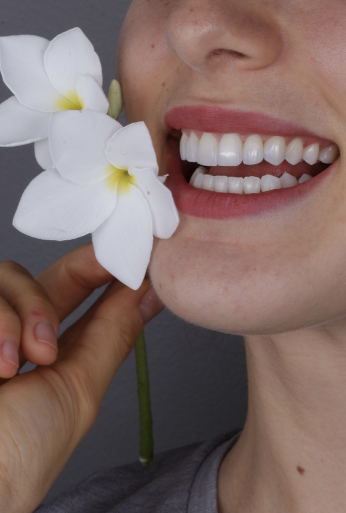 Paciente com sorriso transformado