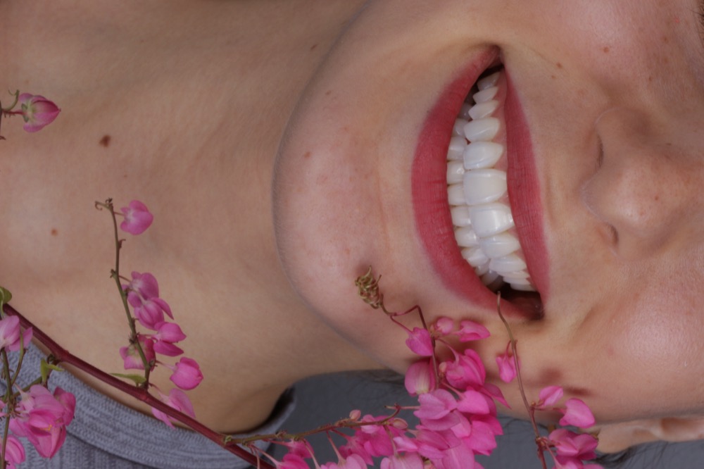 Paciente com sorriso transformado